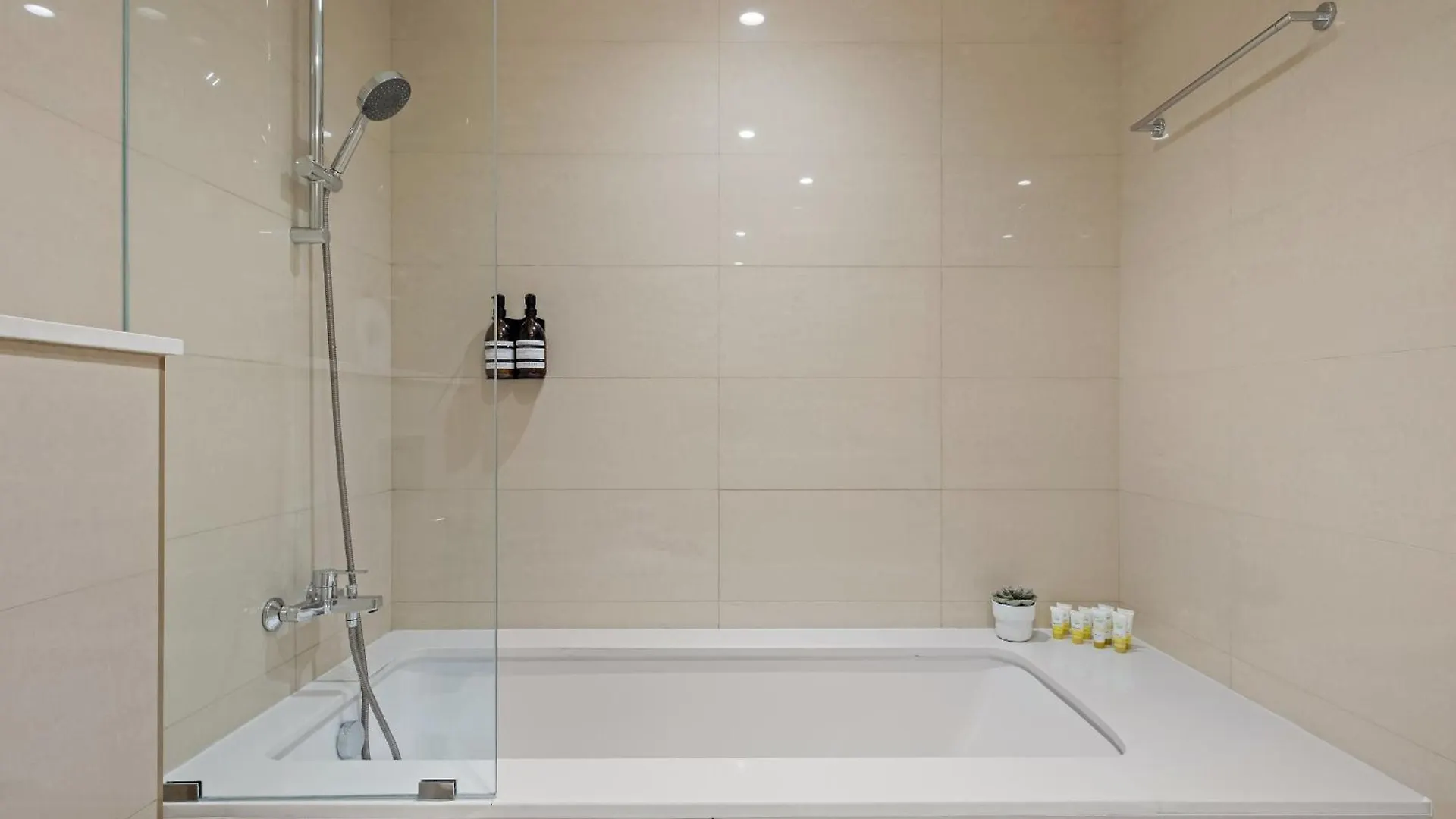Apartamento Luxe 2Br With Stunning Burj Khalifa Views Dubái 0*,  Emiratos Árabes Unidos