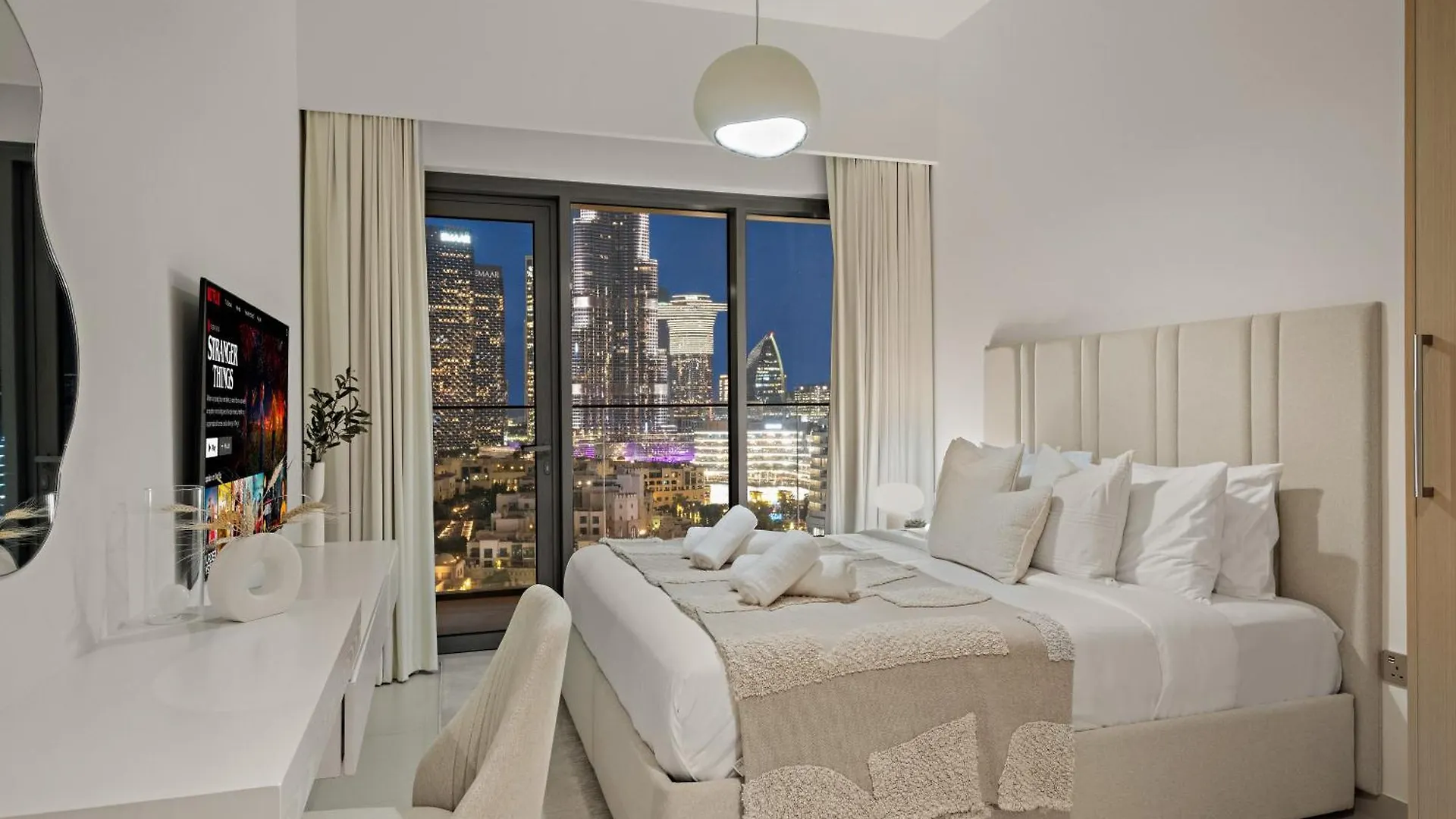 Apartamento Luxe 2Br With Stunning Burj Khalifa Views Dubái